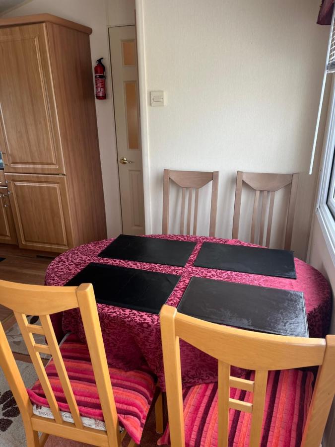 Вилла Seaside Chalet Quilty Экстерьер фото